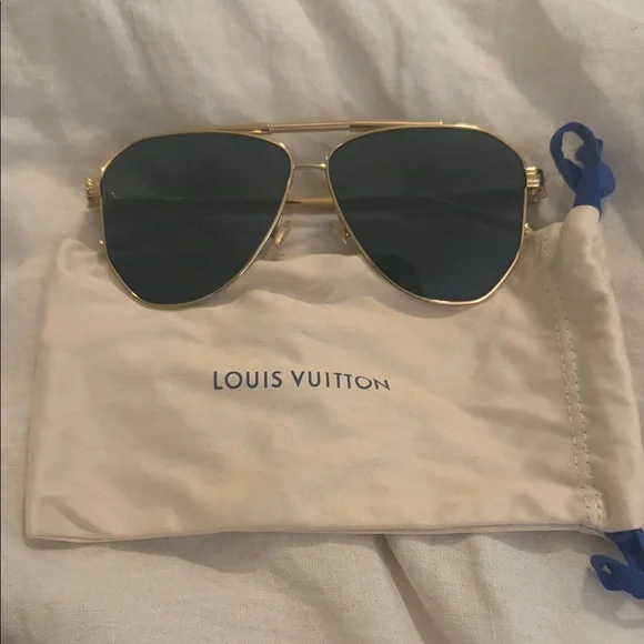 Louis Vuitton Gold Frame Sunglasses - Picture 2 of 8